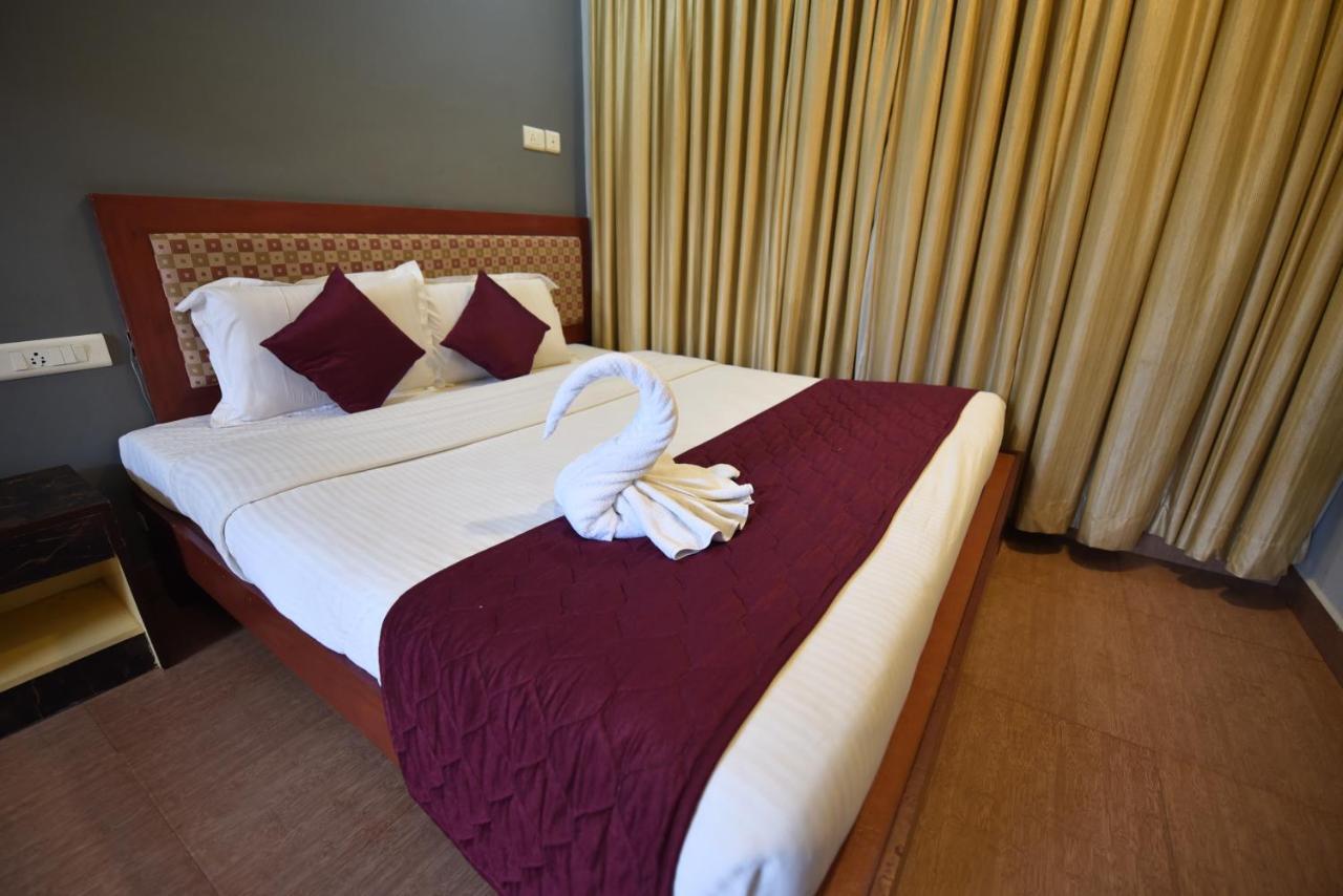 King Park Hotel Pondicherry Exterior foto